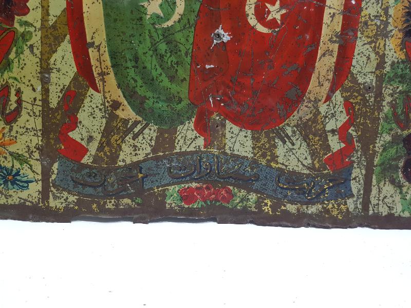 OSMANLI DEVLET ARMASI VE BAYRAK RESİMLİ OSMANLICA KANUNU ESASİ YADİGARI YAZILI ÇOK NADİR SANDIK ÖNÜ SÜSÜ