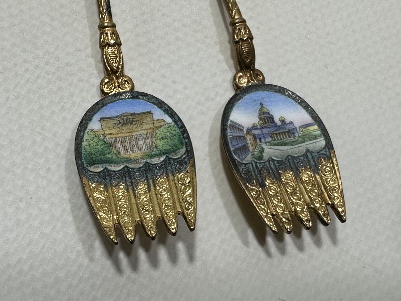 ANTİKA RUS YAPIMI LENİNGRAD GÖRSELLİ MİNELİ VE ALTIN KAPLAMA BİR ÇİFT ÇAY KAŞIĞI