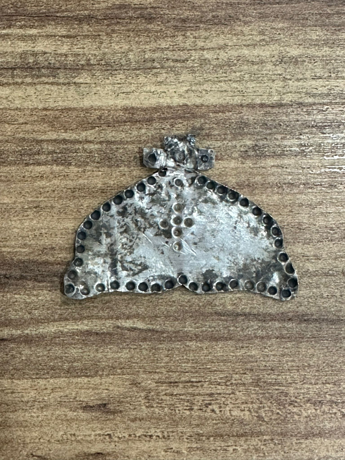 OSMANLI DÖNEMİ RUM İŞİ AZİZ ŞAPKASI FORMLU GÜMÜŞ İKONA ADAKLIĞI