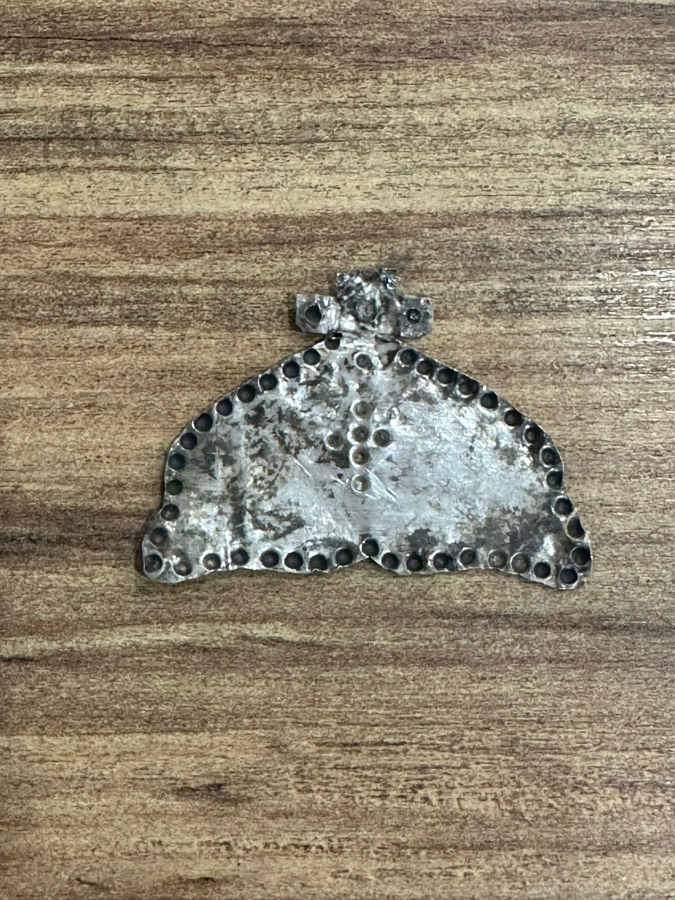 OSMANLI DÖNEMİ RUM İŞİ AZİZ ŞAPKASI FORMLU GÜMÜŞ İKONA ADAKLIĞI