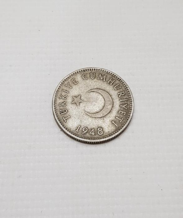 thumbTÜRKİYE CUMHURİYETİ'NİN TEDAVÜLE VERİLMİŞ SON GÜMÜŞ PARASI 1948 TARİHLİ 1 LİRA