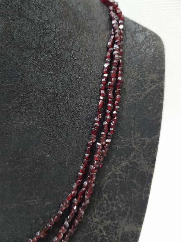 ANTİKA LAL TAŞI GERDANLIK