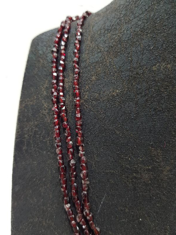 ANTİKA LAL TAŞI GERDANLIK