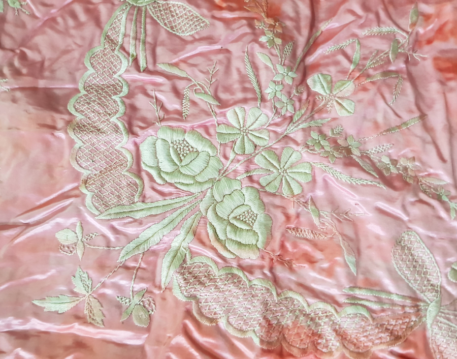 OSMANLI DÖNEMİ İPEK İŞLEMELİ BOHÇA