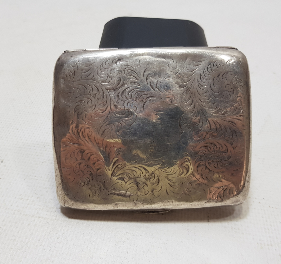 ÜZERİ KALEM İŞÇİLİKLİ ANTİKA GÜMÜŞ SİGARA TABAKASI