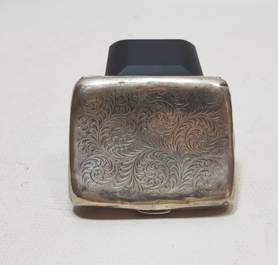 ÜZERİ KALEM İŞÇİLİKLİ ANTİKA GÜMÜŞ SİGARA TABAKASI