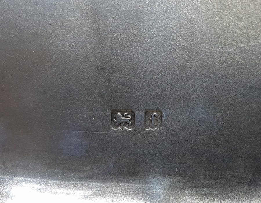 ÜZERİ KALEM İŞÇİLİKLİ ANTİKA GÜMÜŞ SİGARA TABAKASI