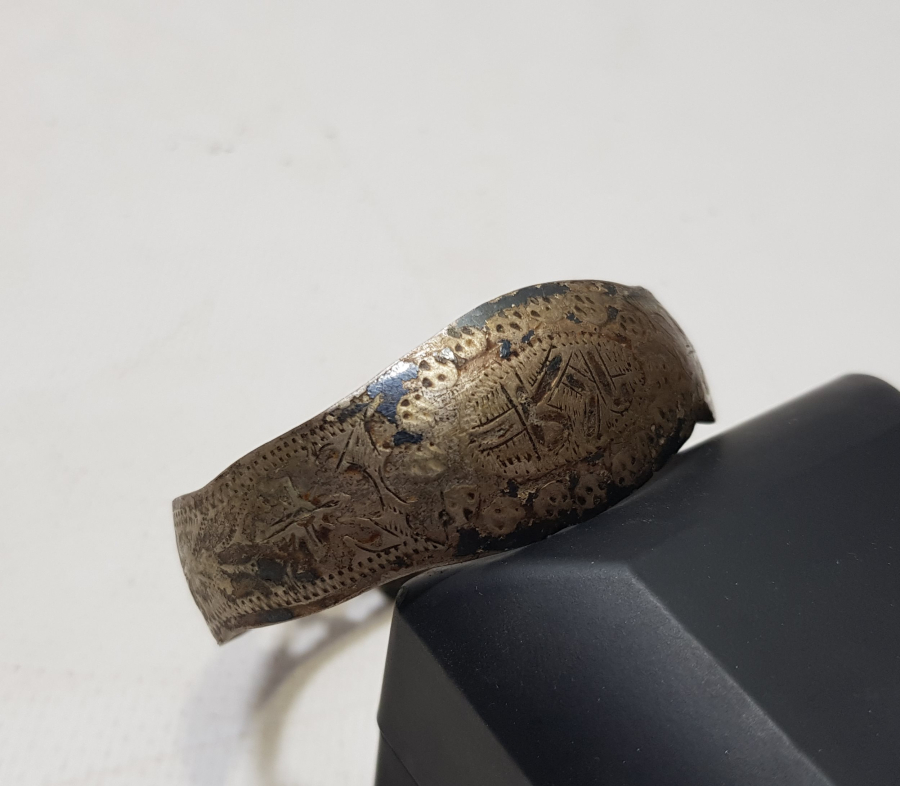 ÜZERİNDE OSMANLICA YADİGAR YAZILI OSMANLI DÖNEMİ SAVATLI GÜMÜŞ BİLEZİK