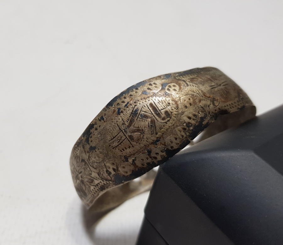 ÜZERİNDE OSMANLICA YADİGAR YAZILI OSMANLI DÖNEMİ SAVATLI GÜMÜŞ BİLEZİK