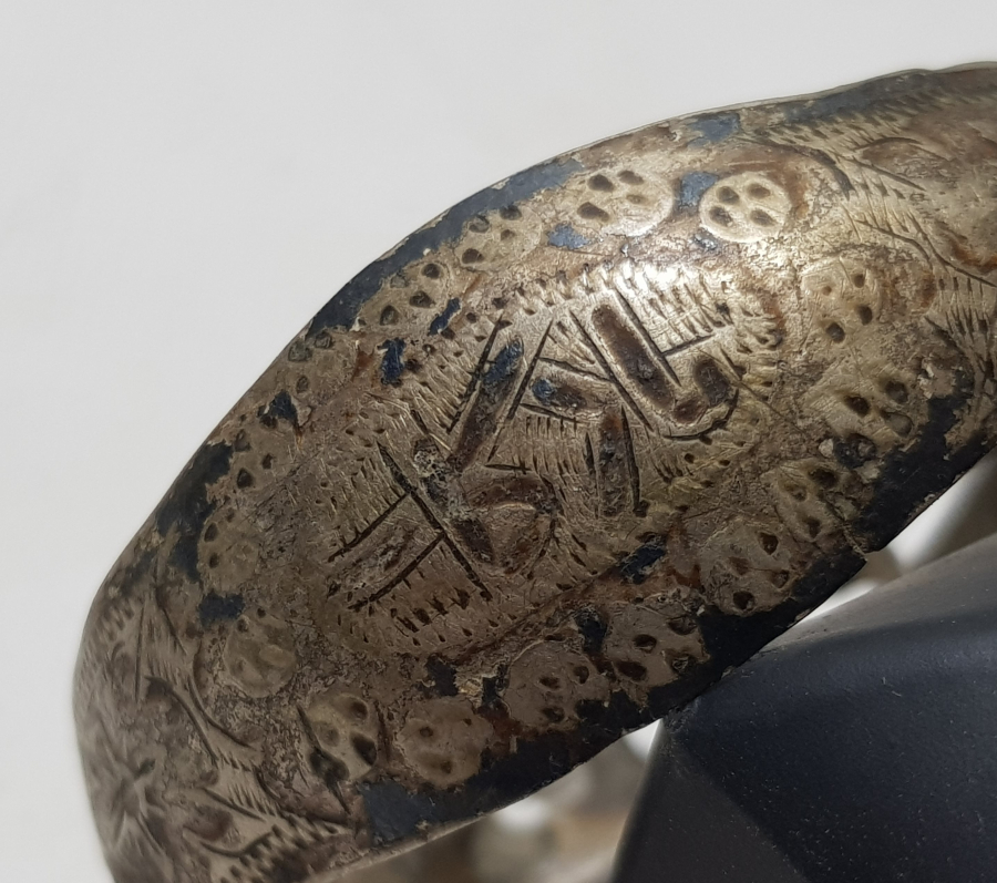 ÜZERİNDE OSMANLICA YADİGAR YAZILI OSMANLI DÖNEMİ SAVATLI GÜMÜŞ BİLEZİK