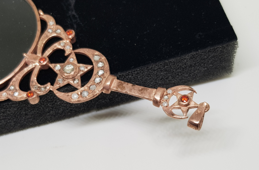 TUTMACI AY YILDIZLI EL TAŞLI KOLYE BÜYÜTEÇ