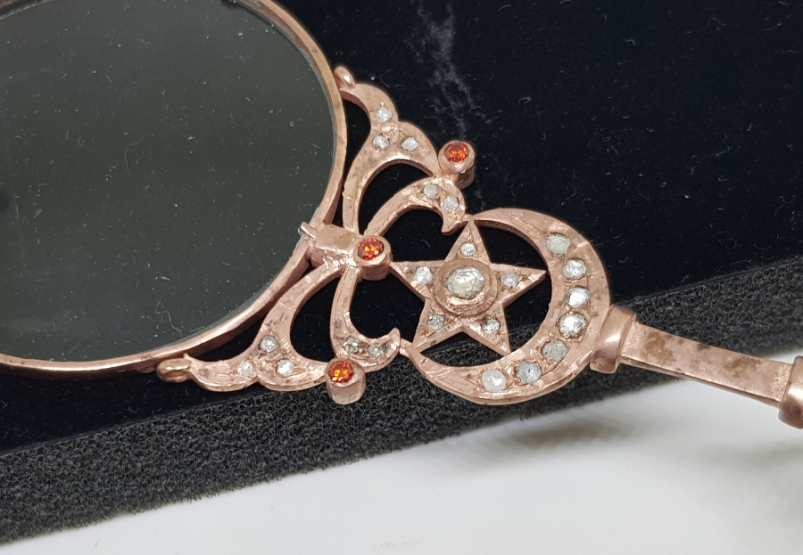 TUTMACI AY YILDIZLI EL TAŞLI KOLYE BÜYÜTEÇ