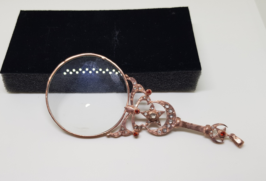 TUTMACI AY YILDIZLI EL TAŞLI KOLYE BÜYÜTEÇ