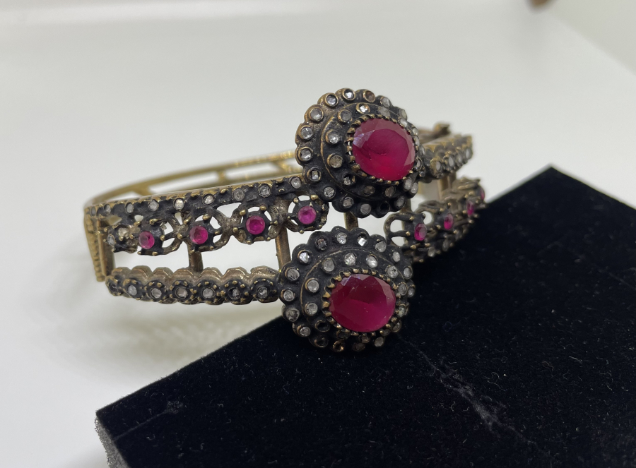 ELMAS TAŞLARLA SÜSLÜ ÖZEL YAPIM BİLEZİK