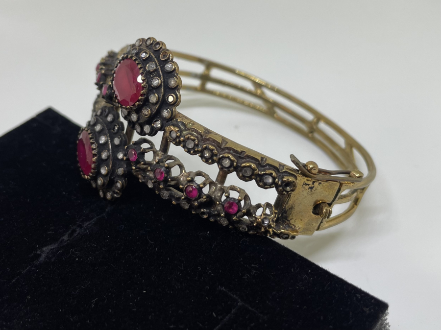 ELMAS TAŞLARLA SÜSLÜ ÖZEL YAPIM BİLEZİK