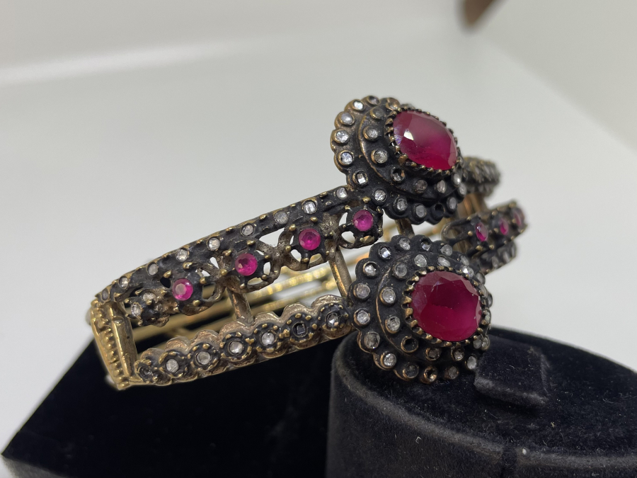 ELMAS TAŞLARLA SÜSLÜ ÖZEL YAPIM BİLEZİK