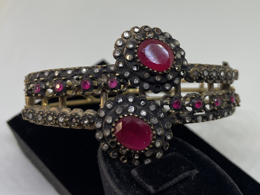 ELMAS TAŞLARLA SÜSLÜ ÖZEL YAPIM BİLEZİK