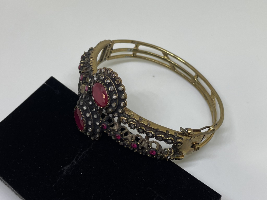 ELMAS TAŞLARLA SÜSLÜ ÖZEL YAPIM BİLEZİK