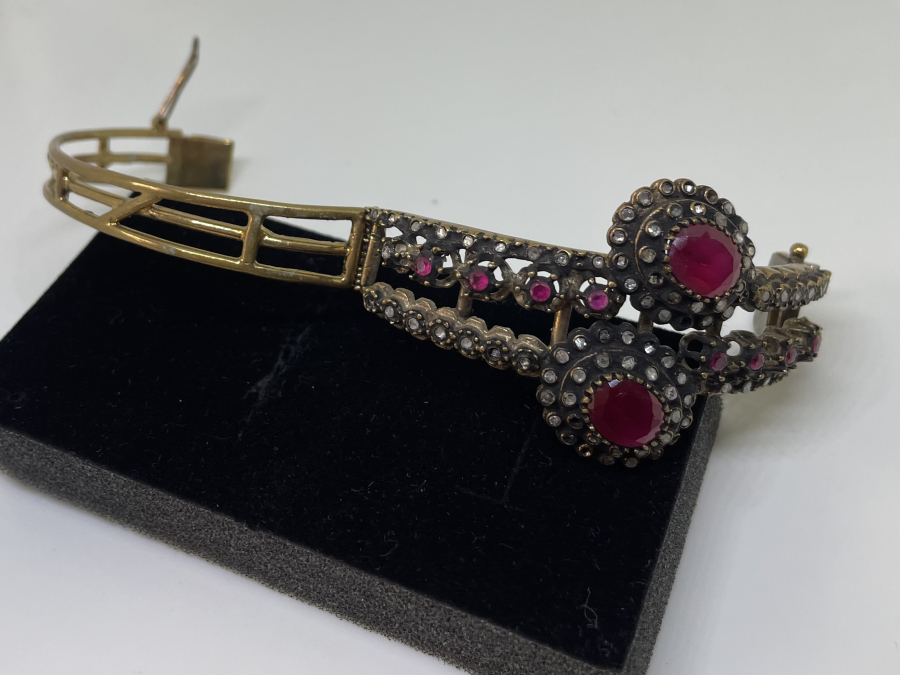 ELMAS TAŞLARLA SÜSLÜ ÖZEL YAPIM BİLEZİK