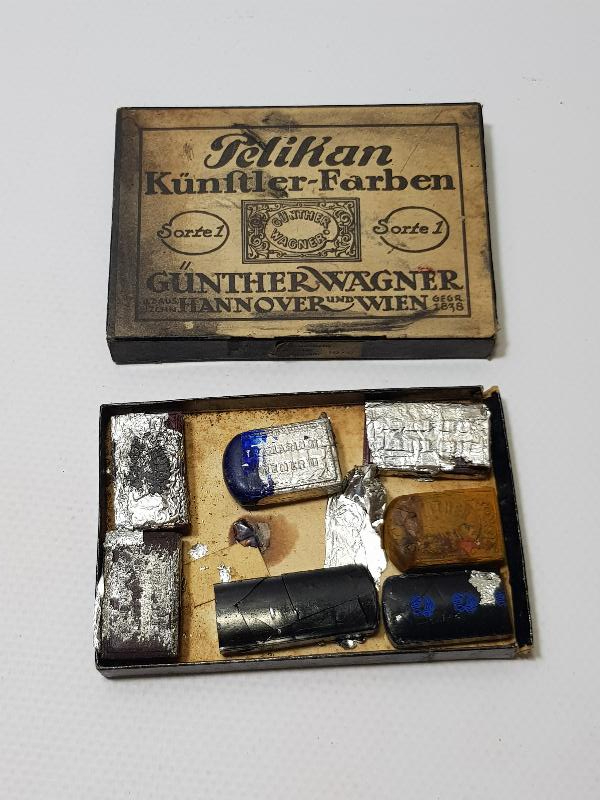 OSMANLI DÖNEMİ KUTUSUNDA PELİKAN KATI MÜREKKEP KALIPLARI 