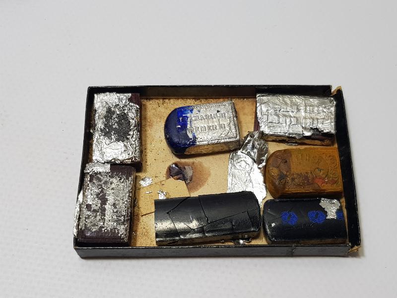 OSMANLI DÖNEMİ KUTUSUNDA PELİKAN KATI MÜREKKEP KALIPLARI 