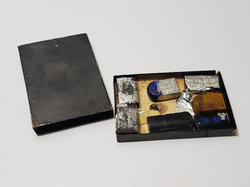 OSMANLI DÖNEMİ KUTUSUNDA PELİKAN KATI MÜREKKEP KALIPLARI 