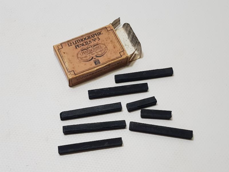 OSMANLI DÖNEMİ ORJİNAL KUTUSUNDA LİTOGRAFİ KALEMLERİ