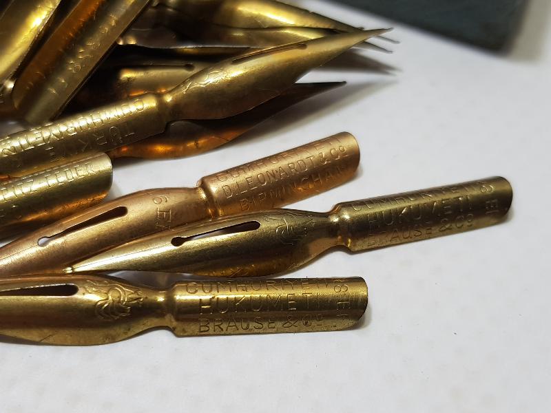 TÜRKIYE CUMHURIYETI HÜKUMETI YAZILI ORJİNAL KUTUSUNDA DİVİT UÇLARI 