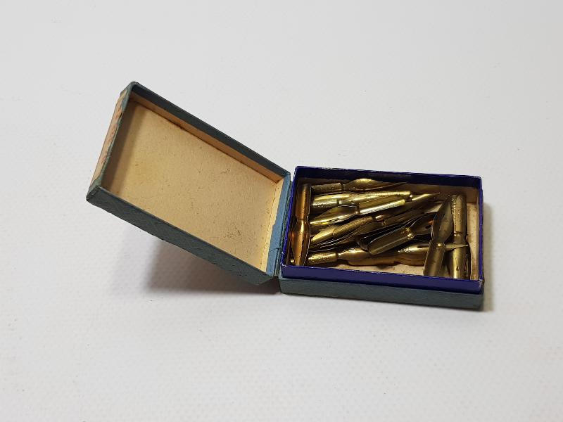 TÜRKIYE CUMHURIYETI HÜKUMETI YAZILI ORJİNAL KUTUSUNDA DİVİT UÇLARI 