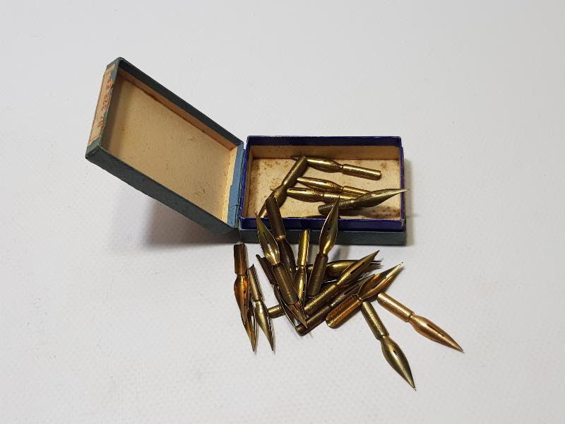 TÜRKIYE CUMHURIYETI HÜKUMETI YAZILI ORJİNAL KUTUSUNDA DİVİT UÇLARI 