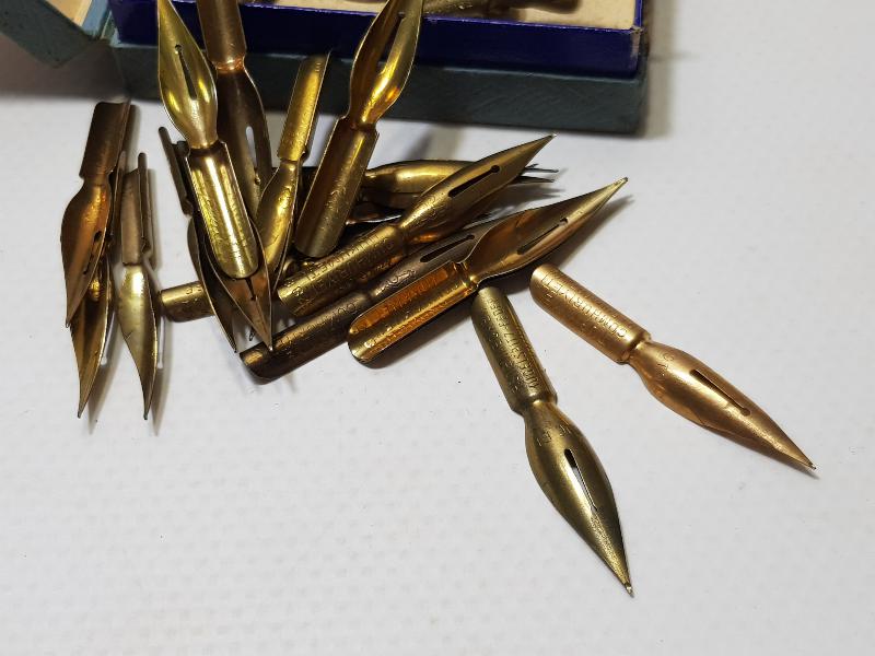 TÜRKIYE CUMHURIYETI HÜKUMETI YAZILI ORJİNAL KUTUSUNDA DİVİT UÇLARI 