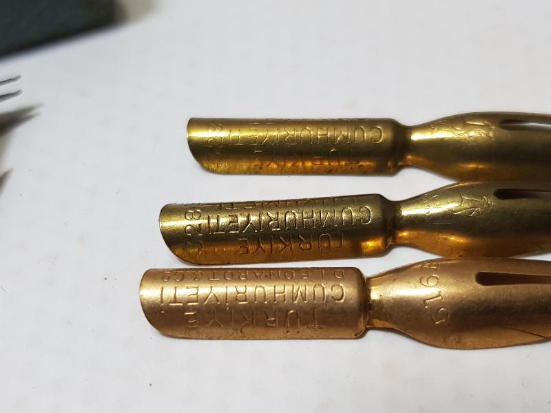 TÜRKIYE CUMHURIYETI HÜKUMETI YAZILI ORJİNAL KUTUSUNDA DİVİT UÇLARI 