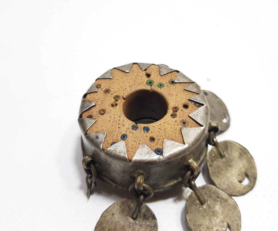 GÜMÜŞ APLİKLİ VE AHŞAP ÜZERİ BONCUK İŞLİ ÇOK NADİR OSMANLI DÖNEMİ HİLALLİ KİRMAN AĞIRŞAĞI