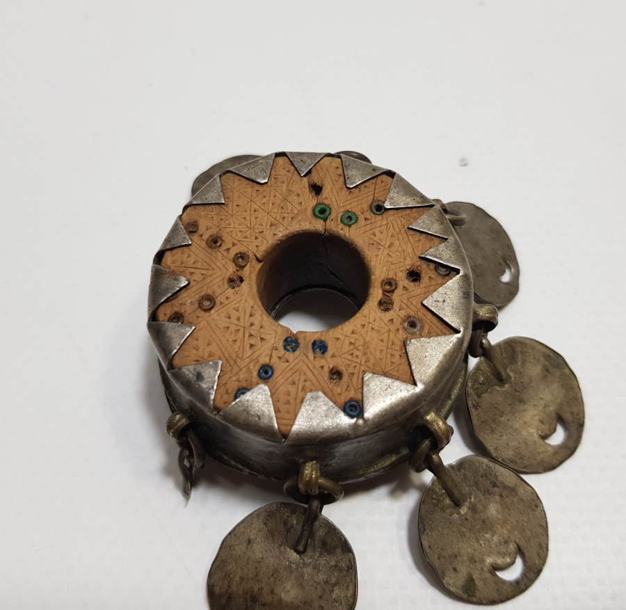 GÜMÜŞ APLİKLİ VE AHŞAP ÜZERİ BONCUK İŞLİ ÇOK NADİR OSMANLI DÖNEMİ HİLALLİ KİRMAN AĞIRŞAĞI