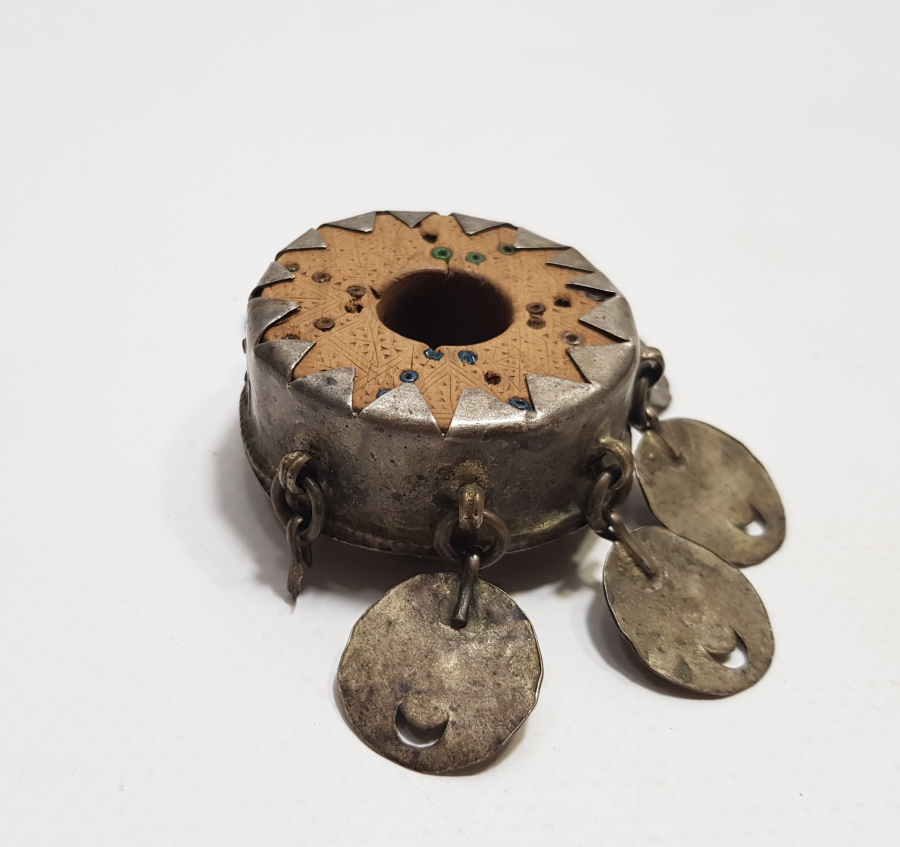 GÜMÜŞ APLİKLİ VE AHŞAP ÜZERİ BONCUK İŞLİ ÇOK NADİR OSMANLI DÖNEMİ HİLALLİ KİRMAN AĞIRŞAĞI