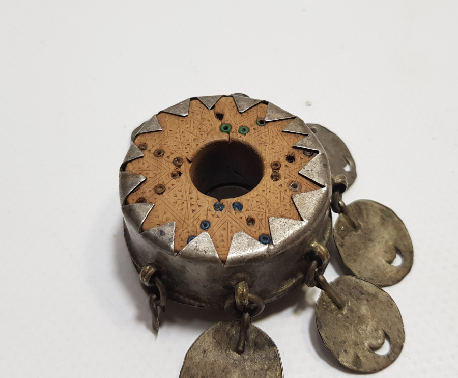 GÜMÜŞ APLİKLİ VE AHŞAP ÜZERİ BONCUK İŞLİ ÇOK NADİR OSMANLI DÖNEMİ HİLALLİ KİRMAN AĞIRŞAĞI