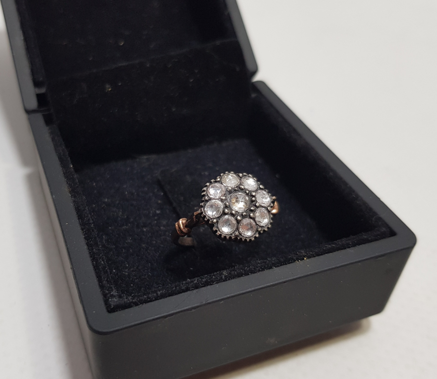 İRİ TAŞLI ÖZEL YAPIM ALTIN MONTÜRLÜ ELMAS YÜZÜK