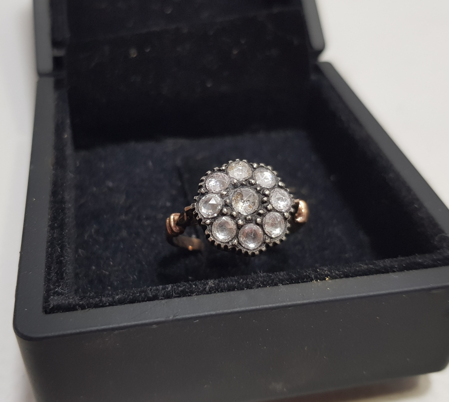 İRİ TAŞLI ÖZEL YAPIM ALTIN MONTÜRLÜ ELMAS YÜZÜK