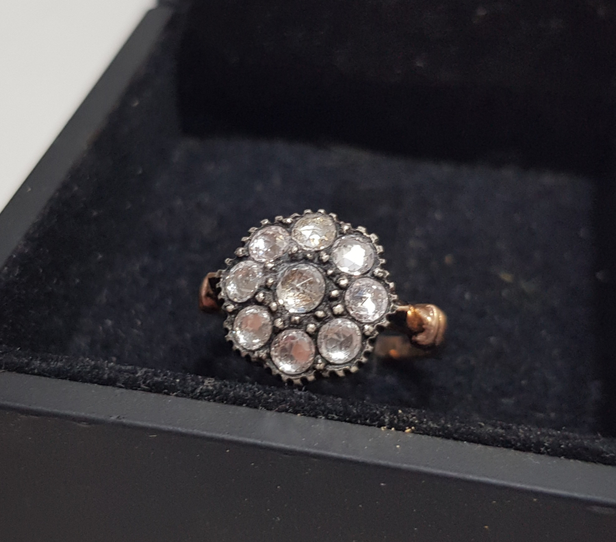 İRİ TAŞLI ÖZEL YAPIM ALTIN MONTÜRLÜ ELMAS YÜZÜK