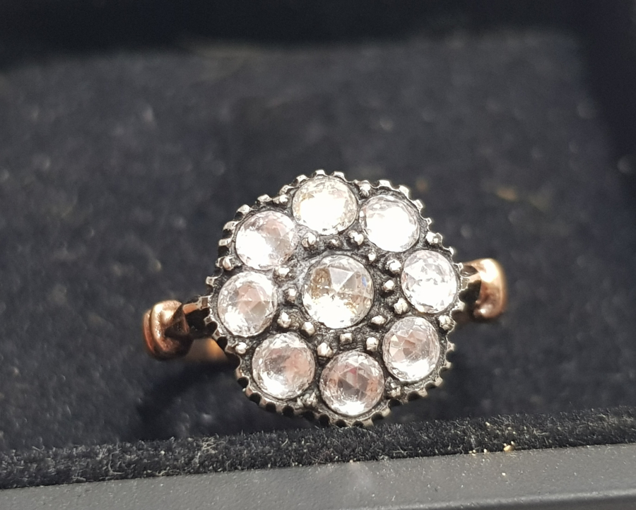 İRİ TAŞLI ÖZEL YAPIM ALTIN MONTÜRLÜ ELMAS YÜZÜK