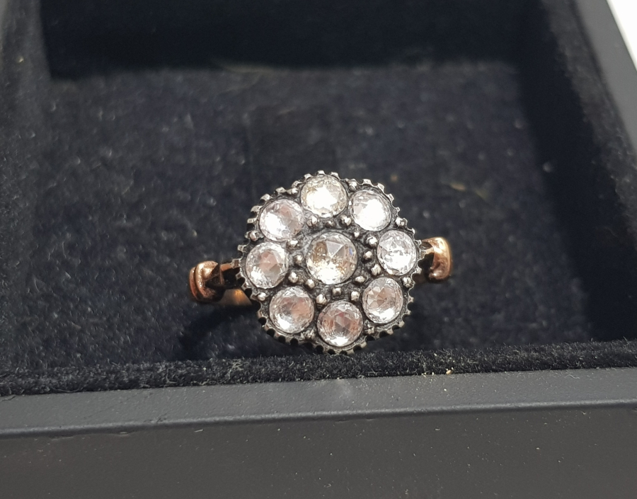 İRİ TAŞLI ÖZEL YAPIM ALTIN MONTÜRLÜ ELMAS YÜZÜK