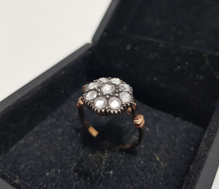 İRİ TAŞLI ÖZEL YAPIM ALTIN MONTÜRLÜ ELMAS YÜZÜK