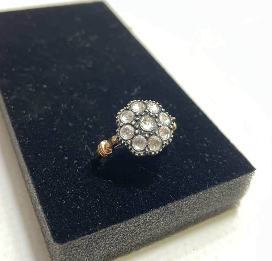 İRİ TAŞLI ÖZEL YAPIM ALTIN MONTÜRLÜ ELMAS YÜZÜK