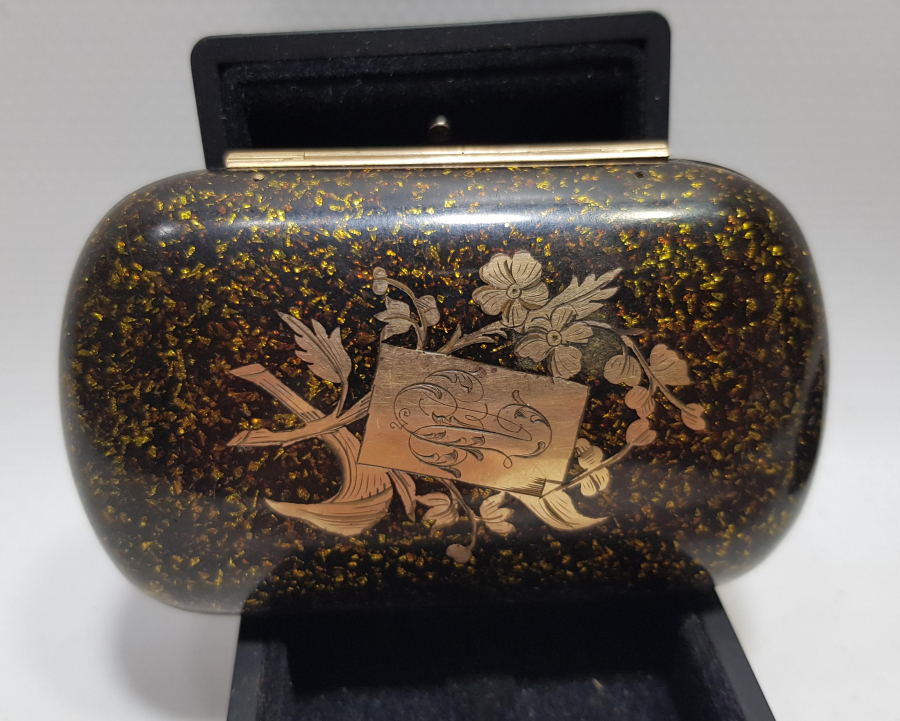 OSMANLI DÖNEMİ ALTIN GEÇME İŞÇİLİKLİ LAKE ZENNE İŞİ SİGARA TABAKASI