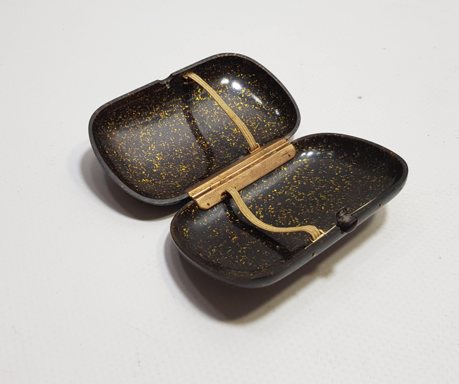 OSMANLI DÖNEMİ ALTIN GEÇME İŞÇİLİKLİ LAKE ZENNE İŞİ SİGARA TABAKASI