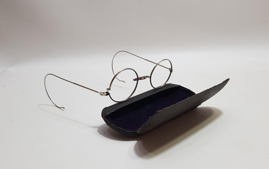 OSMANLI DÖNEMİ ORİJİNAL KUTUSUNDA NADİR GÖZLÜK