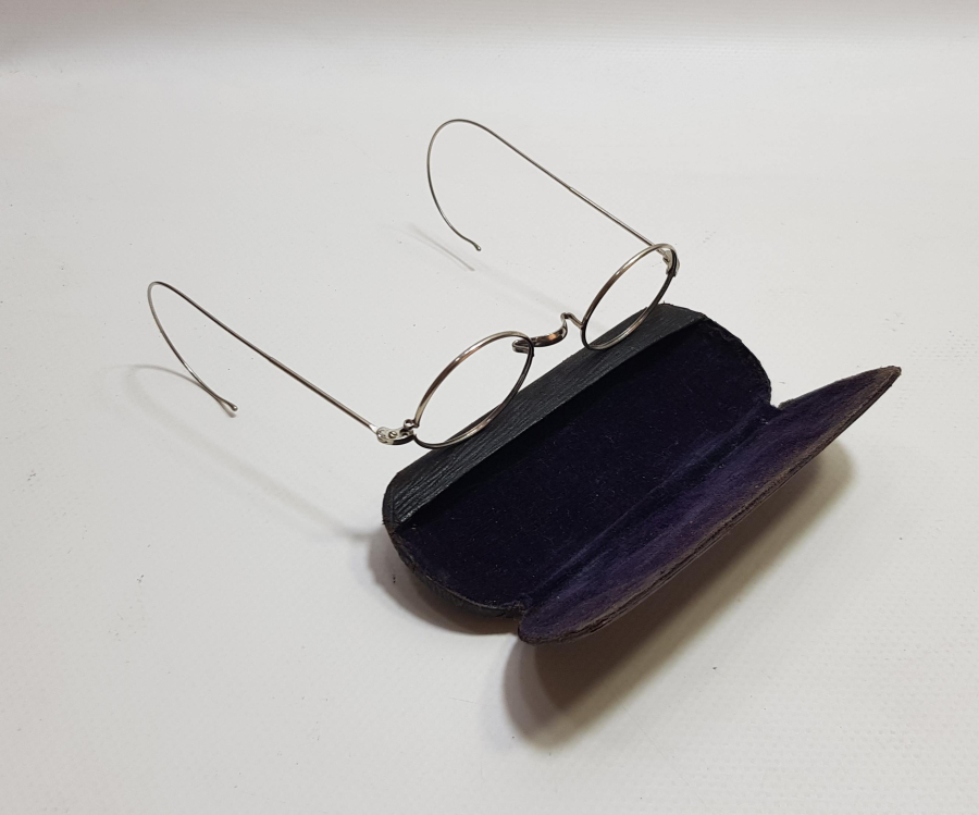 OSMANLI DÖNEMİ ORİJİNAL KUTUSUNDA NADİR GÖZLÜK