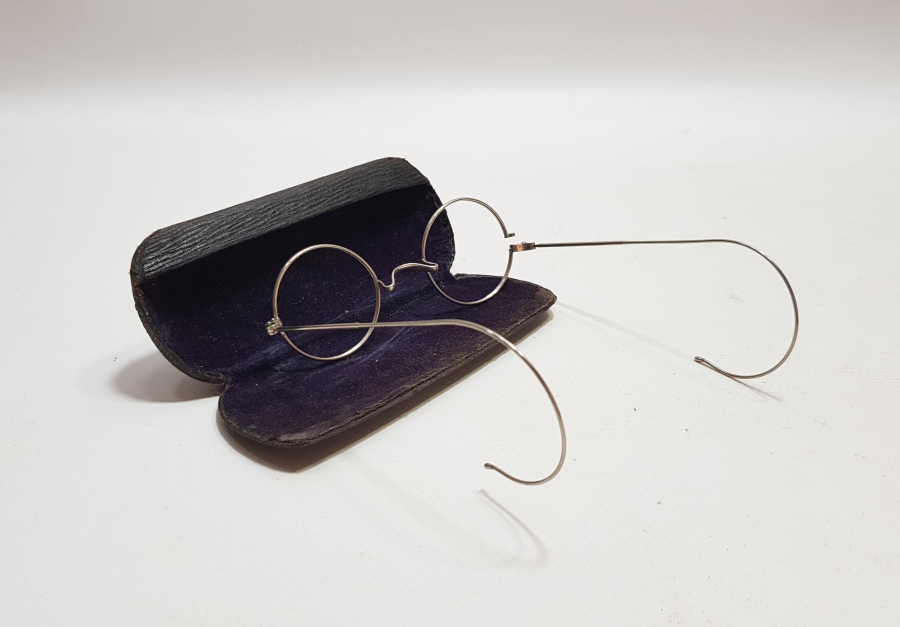 OSMANLI DÖNEMİ ORİJİNAL KUTUSUNDA NADİR GÖZLÜK