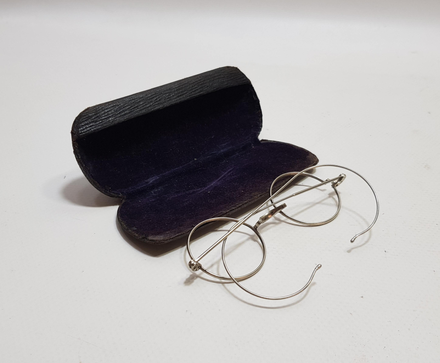 OSMANLI DÖNEMİ ORİJİNAL KUTUSUNDA NADİR GÖZLÜK