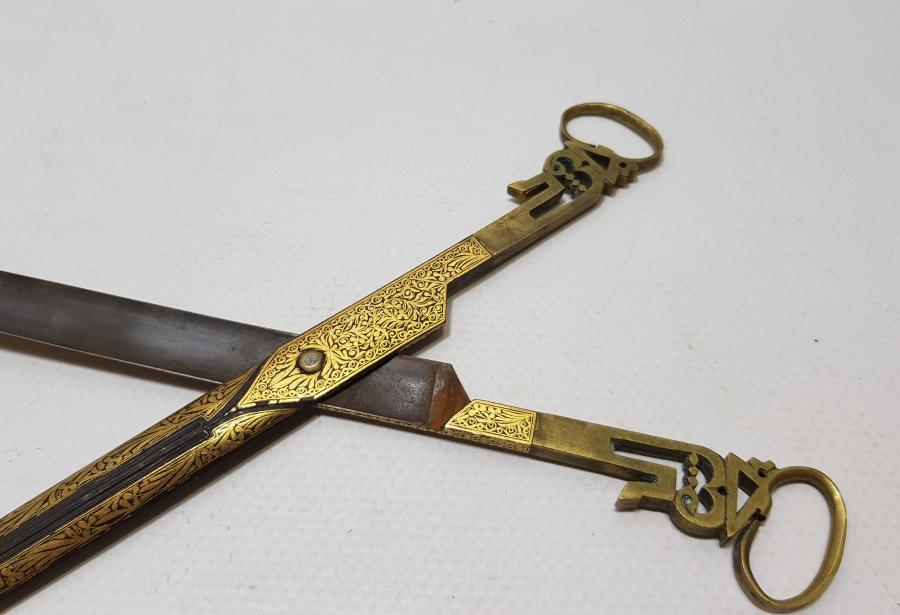 OSMANLI DÖNEMİ SAPINDA YA FETTAH YAZILI İKİ TARAFI ALTIN ÇAKMA İŞÇİLİKLİ NADİR HATTAT MAKASI